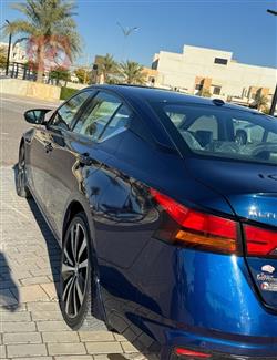 نيسان ألتيما